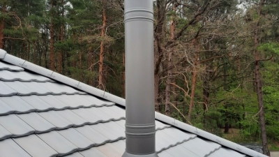 Nerezový komín Schiedel  Permeter 50 v šedé barvě jako svislý kouřovod